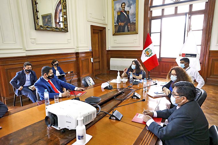 Nuevas normas de confinamiento en Perú.
